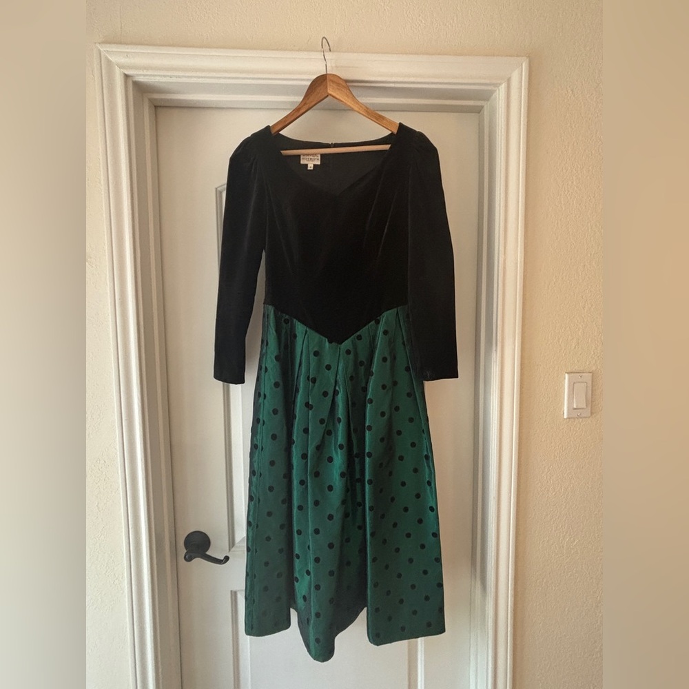 Susan Bristol Black and Green Long Sleeve Dress